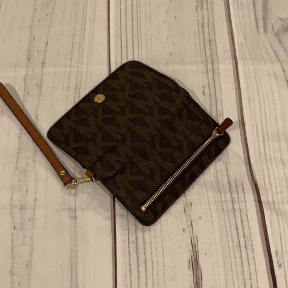 Michael Kors Cell Phone Wallet Holder - Picture 6 of 11